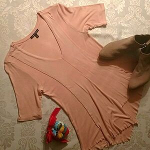 Cable & Gauge peach V neck top with angled bottom